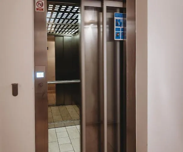 דירה Romantic Jump Overlooking River, Free Parking