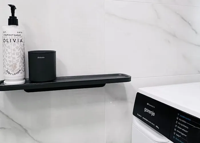 דירה Romantic Jump Overlooking River, Free Parking *