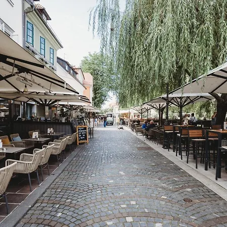 Romantic Jump Overlooking River, Free Parking Διαμέρισμα *