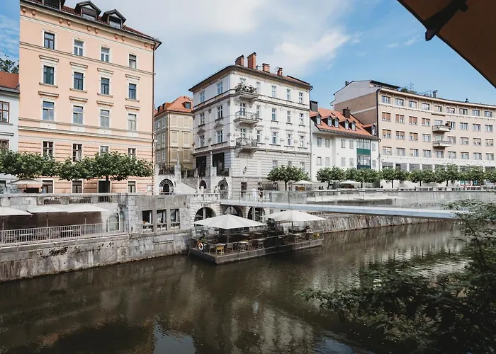 Romantic Jump Overlooking River, Free Parking Appartamento *