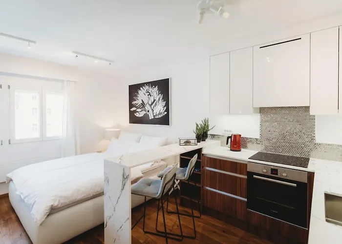 Romantic Jump Overlooking River, Free Parking Appartamento Lubiana