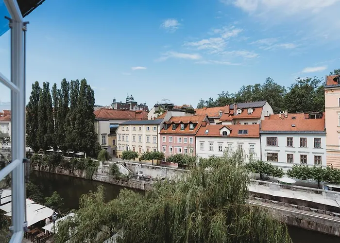 Appartamento Romantic Jump Overlooking River, Free Parking