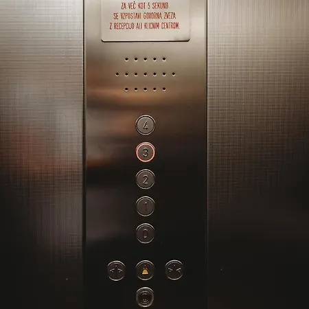 Apartment Romantic Jump Overlooking River, Free Parking