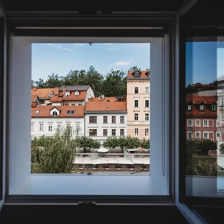 Romantic Jump Overlooking River, Free Parking Apartment Ljubljana