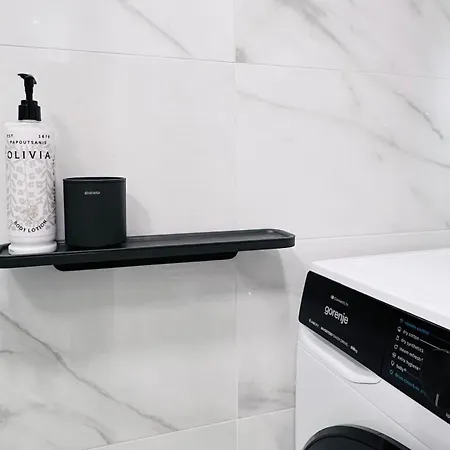 Apartment Romantic Jump Overlooking River, Free Parking *