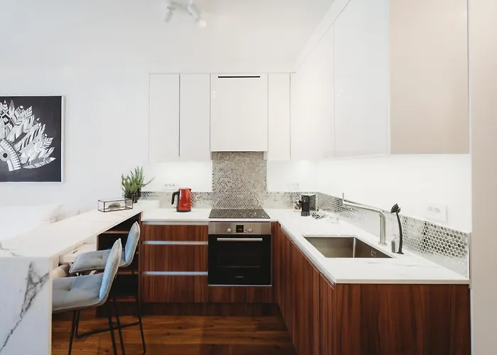 Romantic Jump Overlooking River, Free Parking * 卢布尔雅那